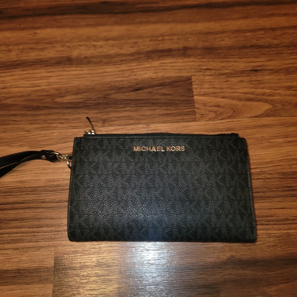 MICHAEL KORS WRISTLET...